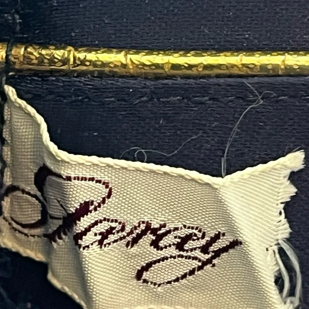 Garay elegant black